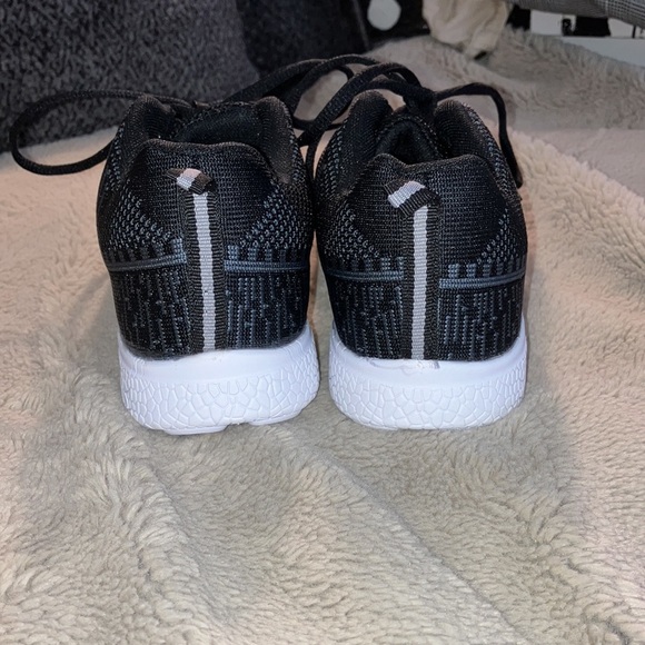 Cushion Walk by Avon Sneakers, Size 7 - Picture 3 of 6